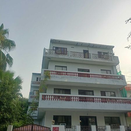 Oyo Metro View Residency Near Snow World Hotel Noida Buitenkant foto
