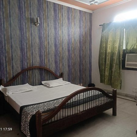 Oyo Metro View Residency Near Snow World Hotel Noida Buitenkant foto