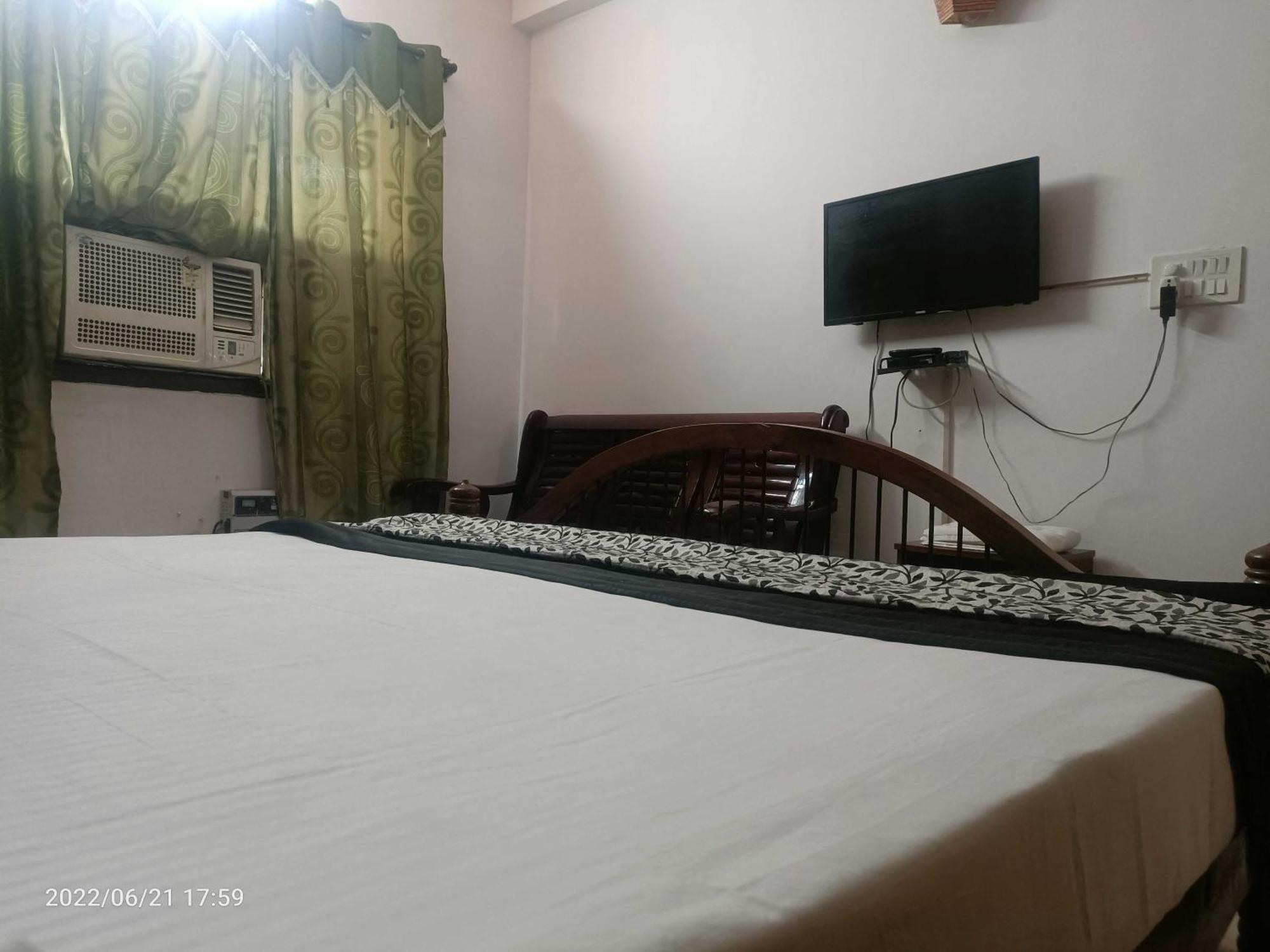 Oyo Metro View Residency Near Snow World Hotel Noida Buitenkant foto
