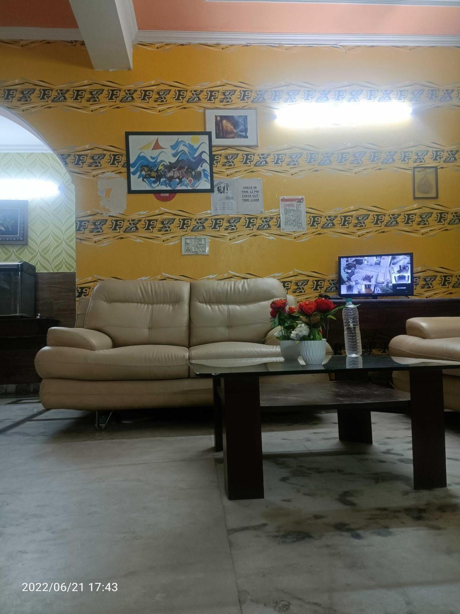 Oyo Metro View Residency Near Snow World Hotel Noida Buitenkant foto