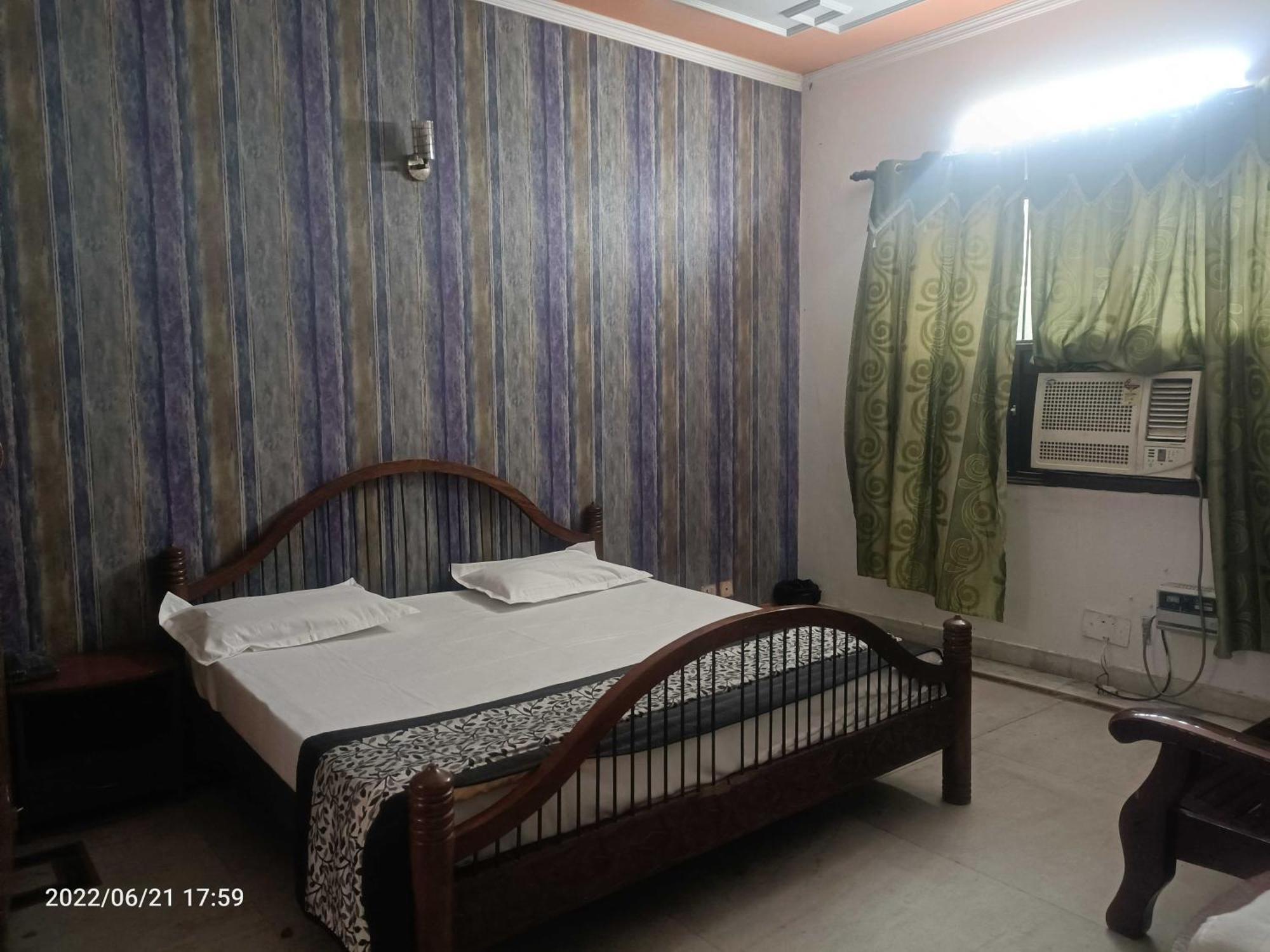 Oyo Metro View Residency Near Snow World Hotel Noida Buitenkant foto