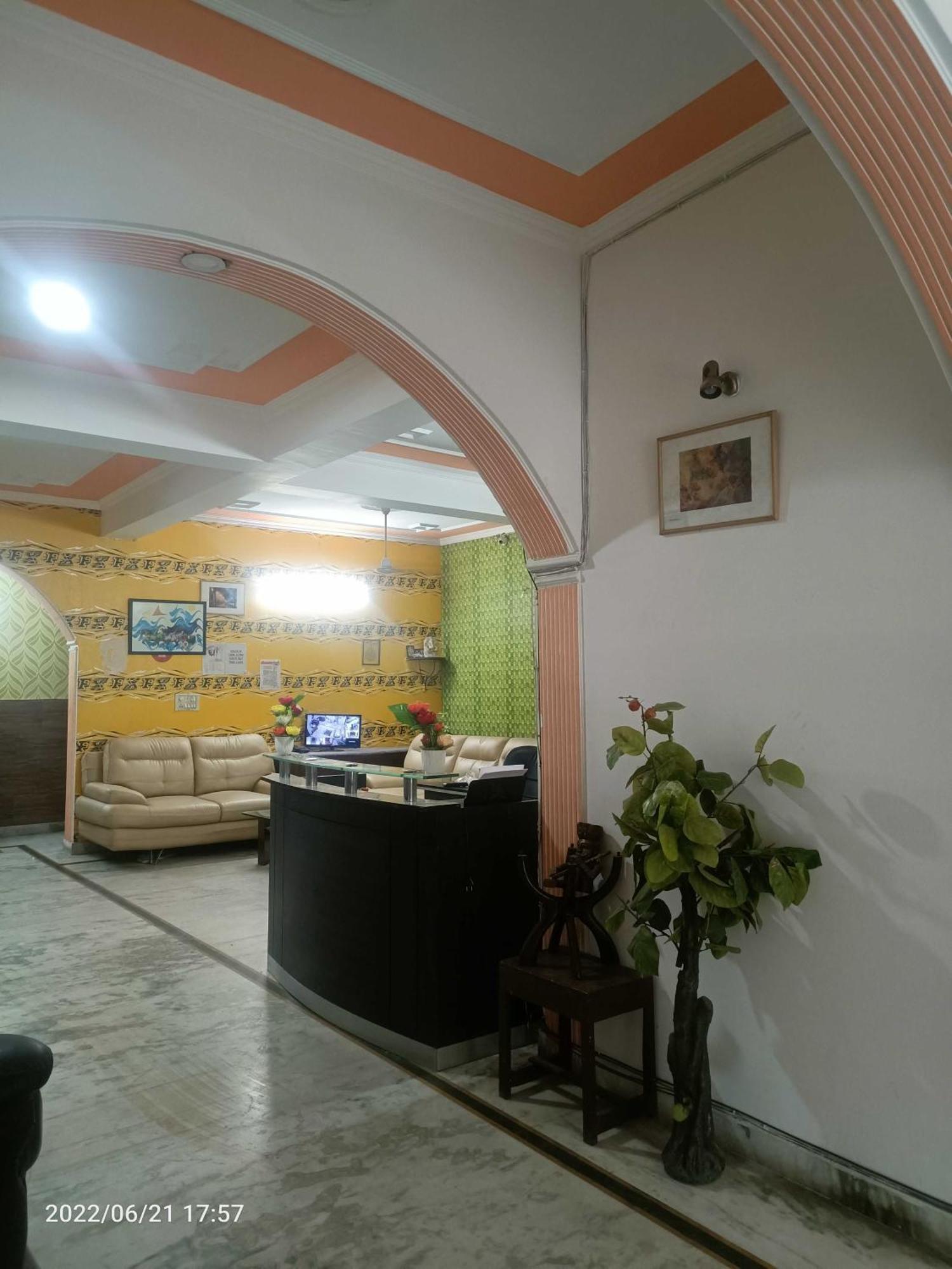 Oyo Metro View Residency Near Snow World Hotel Noida Buitenkant foto