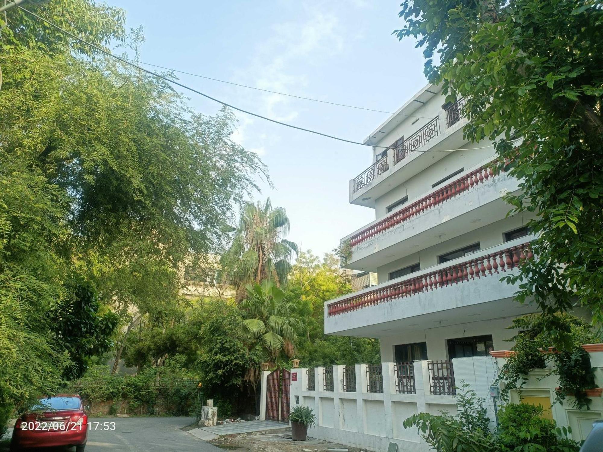 Oyo Metro View Residency Near Snow World Hotel Noida Buitenkant foto